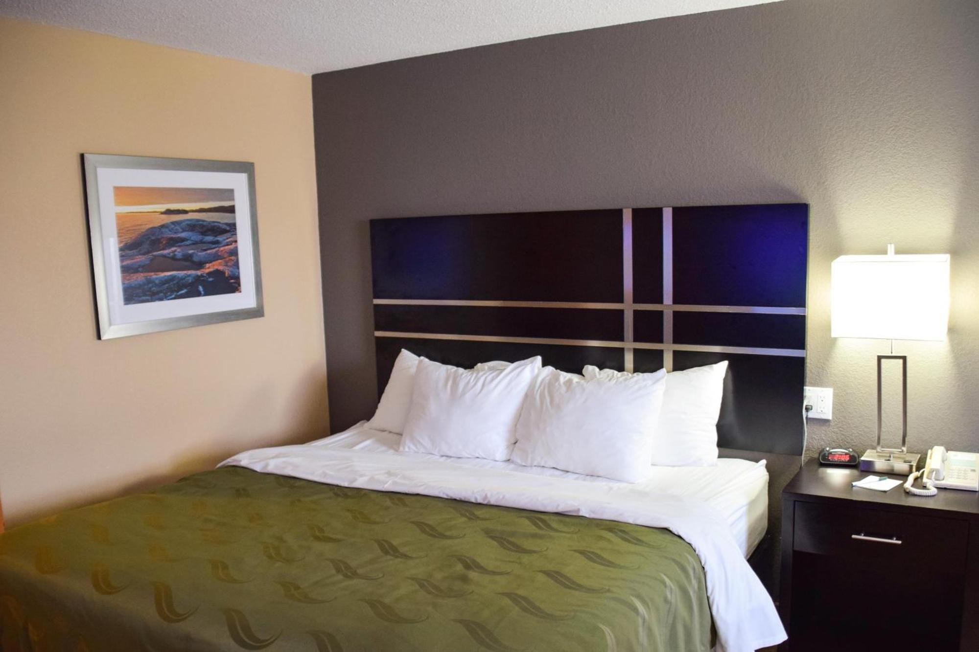 Quality Inn Брейсбридж Экстерьер фото